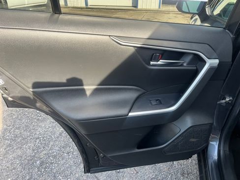 Used 2021 Toyota RAV4 XLE w/ Convenience Package image 30
