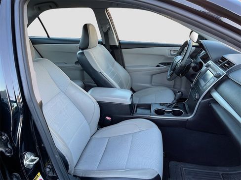 Used 2016 Toyota Camry SE image 26