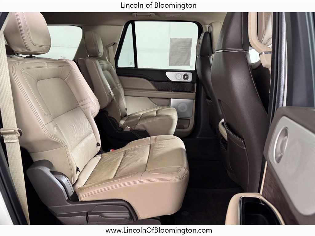 Certified 2022 Lincoln Navigator L Reserve AWD/4WD image 12