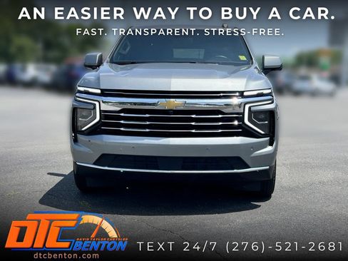 Used 2025 Chevrolet Suburban LT AWD/4WD image 2