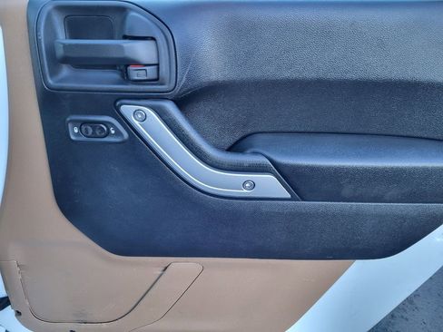 Used 2014 Jeep Wrangler Unlimited Rubicon w/ Max Tow Package image 23