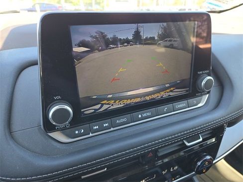 Used 2023 Nissan Rogue SV image 8