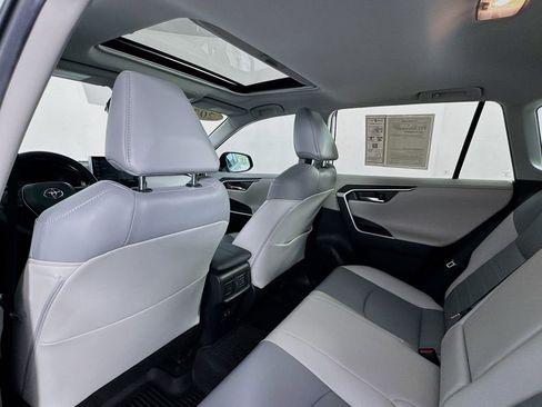 Used 2020 Toyota RAV4 Limited image 16