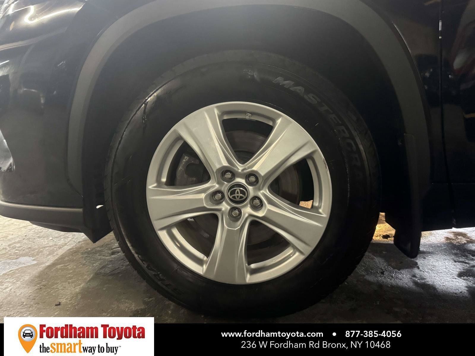 Used 2023 Toyota Highlander LE AWD/4WD image 9