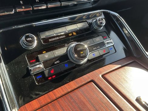 Used 2024 Lincoln Navigator L Reserve image 8