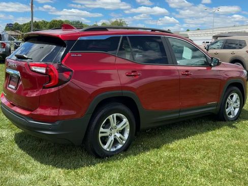 Used 2022 GMC Terrain SLE w/ Driver Convenience Package FWD image 7