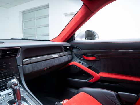 Used 2018 Porsche 911 GT2 RS w/ Weissach Package RWD image 21