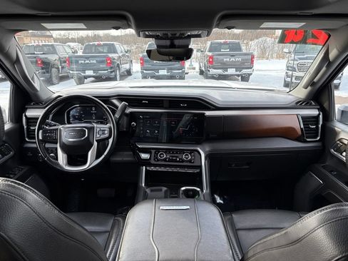Used 2024 GMC Sierra 3500 Denali w/ Denali Reserve Package AWD/4WD image 17