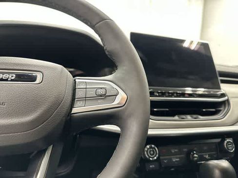 Used 2025 Jeep Compass Limited image 18