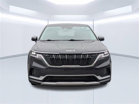 Used 2023 Kia Carnival LX image 9