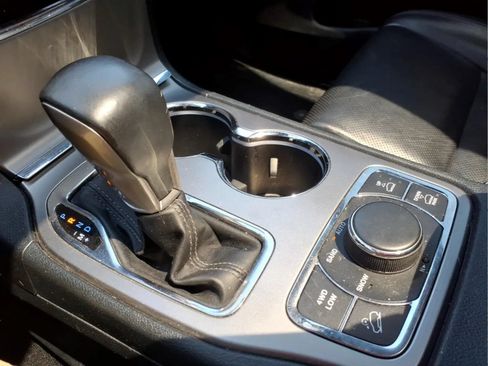 Used 2020 Jeep Grand Cherokee Overland AWD/4WD image 19