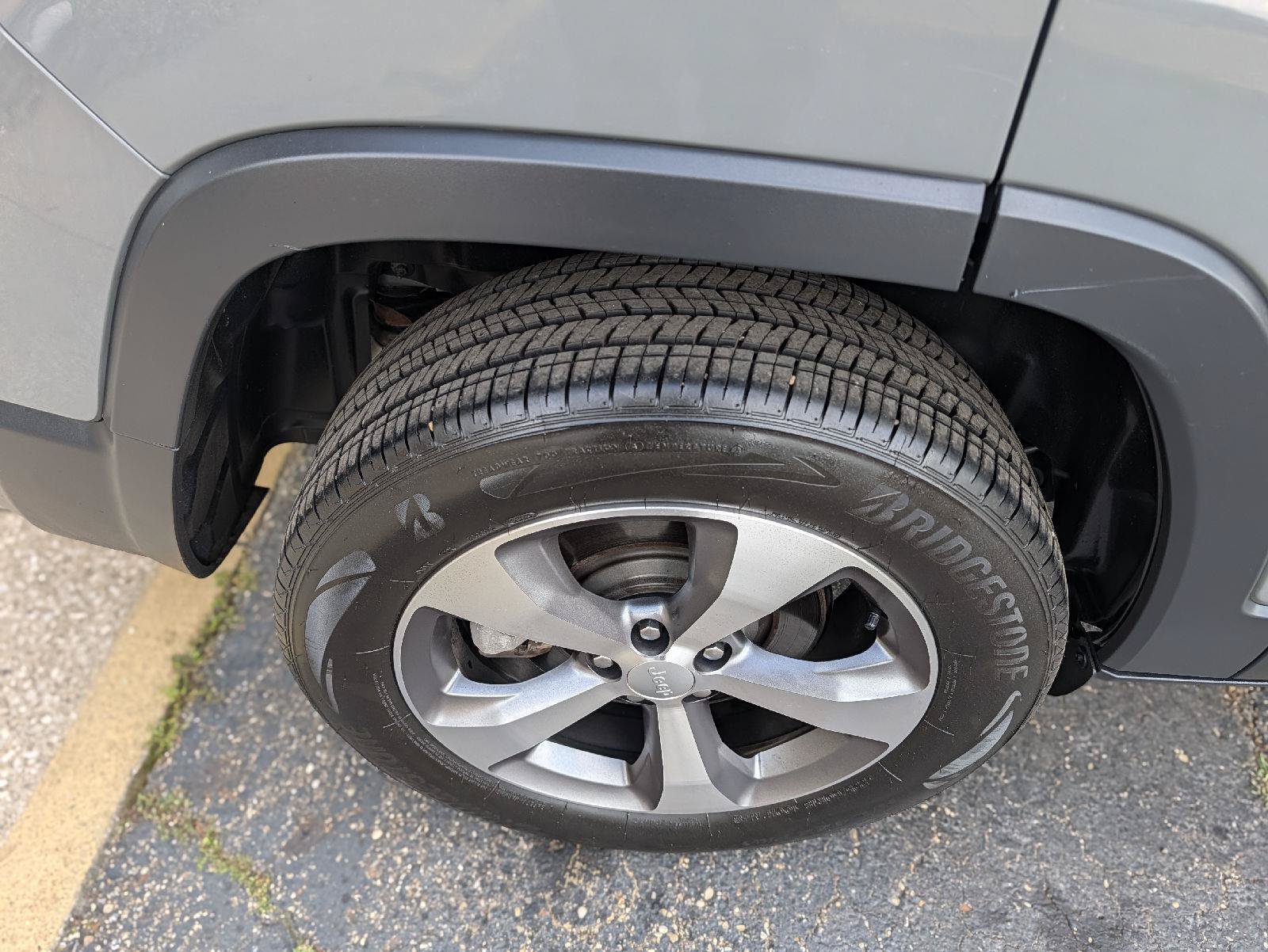 Used 2022 Jeep Cherokee Limited AWD/4WD image 35