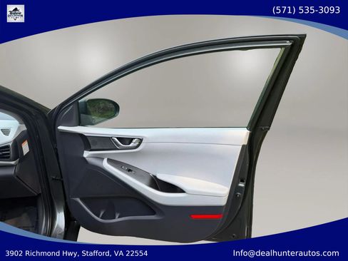Used 2020 Hyundai Ioniq SE FWD image 11