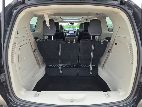 Certified 2022 Chrysler Pacifica Limited FWD image 18