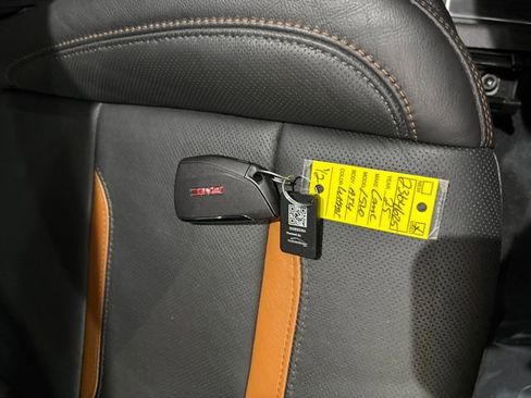 Used 2025 GMC Sierra 1500 AT4 image 31