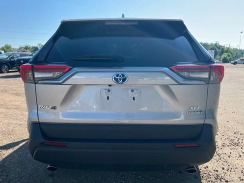Used 2021 Toyota RAV4 XLE w/ Carpet Mat Package (TMS) AWD/4WD image 4