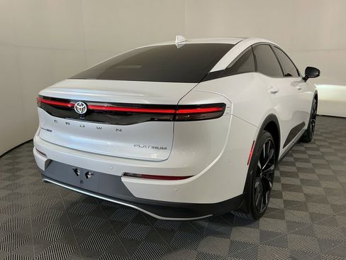 Used 2023 Toyota Crown Platinum image 5