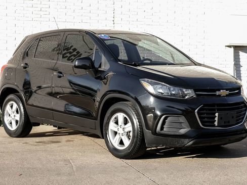 Used 2020 Chevrolet Trax LS w/ Tint and Cruise Package image 5