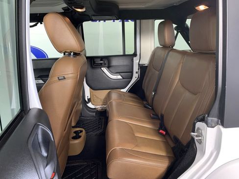 Used 2016 Jeep Wrangler Unlimited Sahara w/ Dual Top Group AWD/4WD image 31