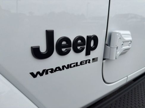 New 2026 Jeep Wrangler Unlimited Sahara AWD/4WD image 15