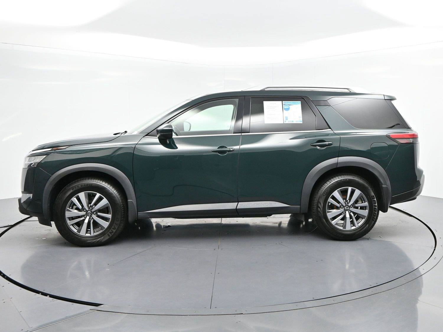 Used 2022 Nissan Pathfinder SL w/ Cargo Package AWD/4WD image 4