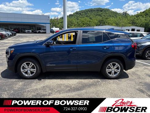 Used 2022 GMC Terrain SLE w/ LPO, Floor Liner Package AWD/4WD image 2