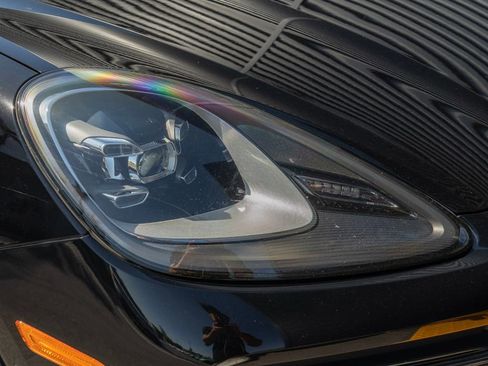 Certified 2022 Porsche Cayenne Platinum Edition image 13