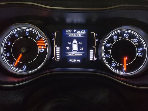 Used 2020 Jeep Cherokee Latitude w/ Cold Weather Group image 23