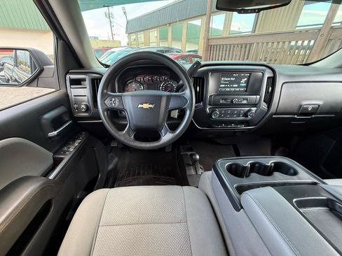 Used 2018 Chevrolet Silverado 1500 Custom w/ Custom Value Package AWD/4WD image 19