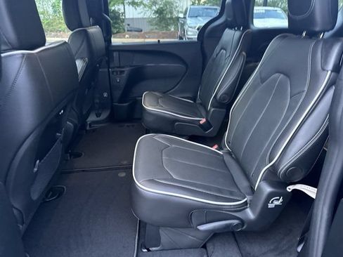 New 2026 Chrysler Pacifica Limited w/ S Appearance Package FWD image 18