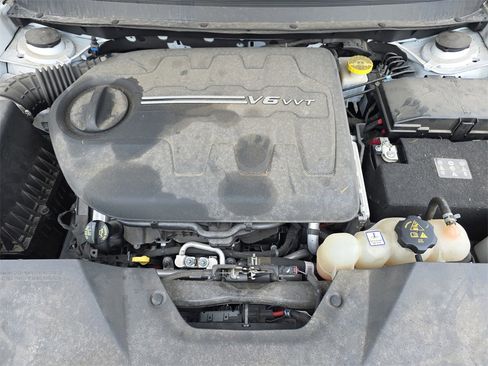 Used 2019 Jeep Cherokee Limited image 26