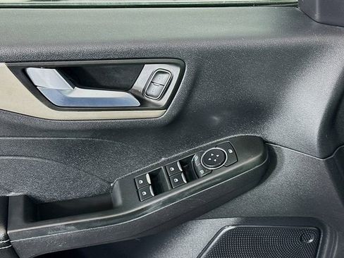 Used 2022 Ford Escape SEL image 17