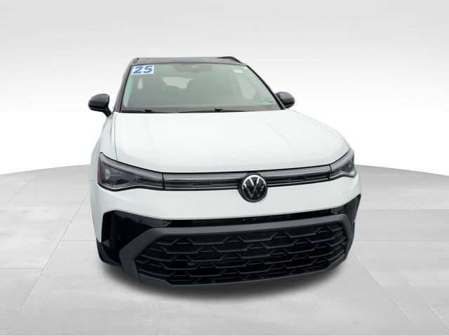 Used 2025 Volkswagen Taos SE AWD/4WD image 8