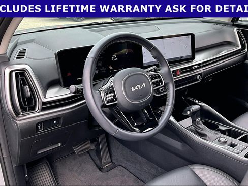 Used 2025 Kia Sorento S FWD image 11