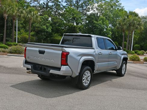 Certified 2024 Toyota Tacoma SR5 AWD/4WD image 3