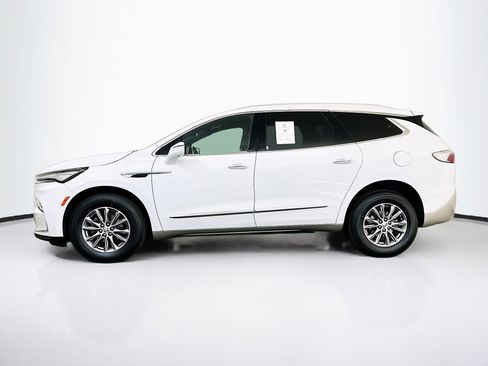 Used 2024 Buick Enclave Premium image 4
