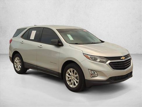 Used 2018 Chevrolet Equinox LS FWD image 3