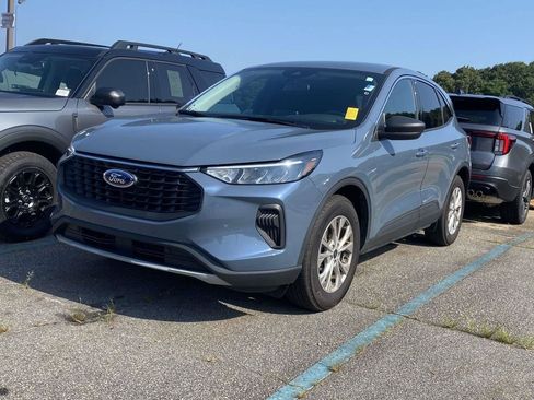 Certified 2024 Ford Escape Active w/ Cold Weather Package FWD image 3