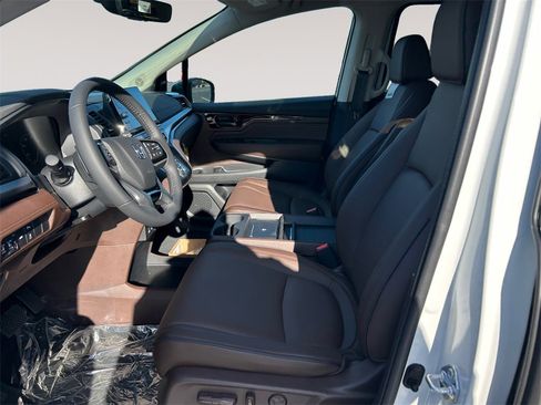 New 2026 Honda Odyssey Touring image 9