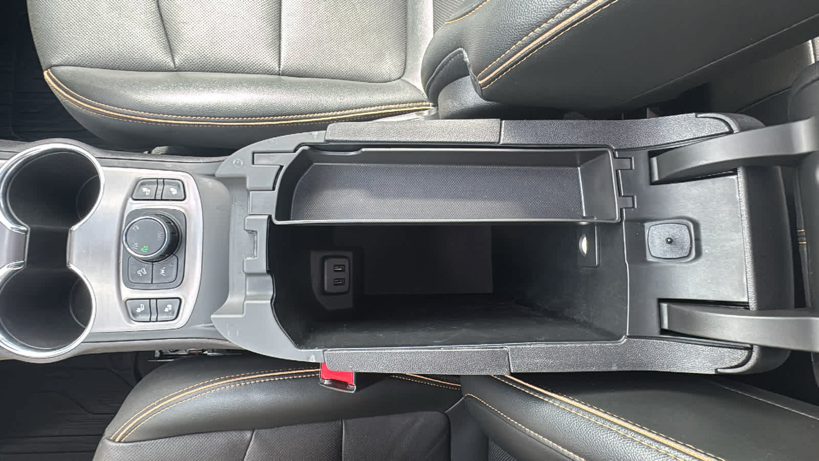 Used 2024 GMC Terrain AT4 w/ LPO, Floor Liner Package AWD/4WD image 25
