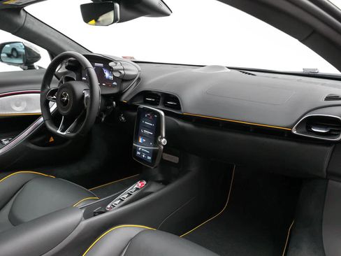 Used 2023 McLaren Artura RWD image 25