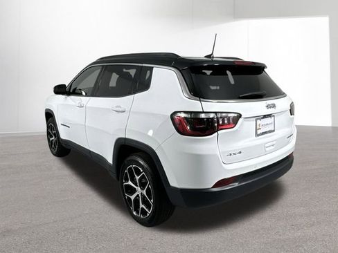 Used 2024 Jeep Compass Limited image 31