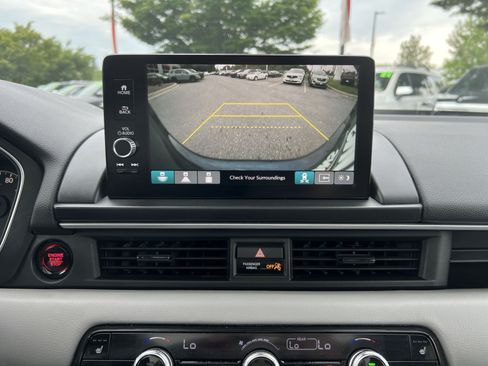 Used 2024 Honda Pilot Touring image 19