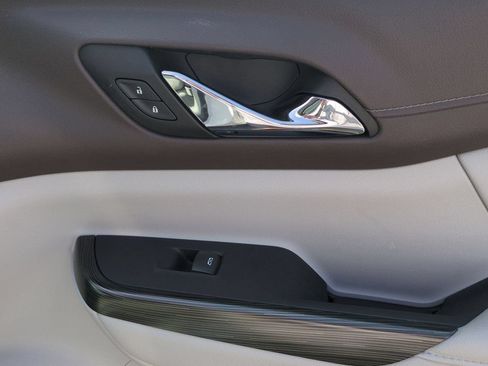 Certified 2023 GMC Acadia SLT w/ Technology Package FWD image 28