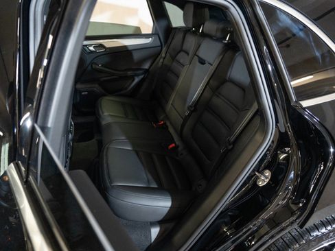Used 2026 Porsche Macan AWD/4WD image 25