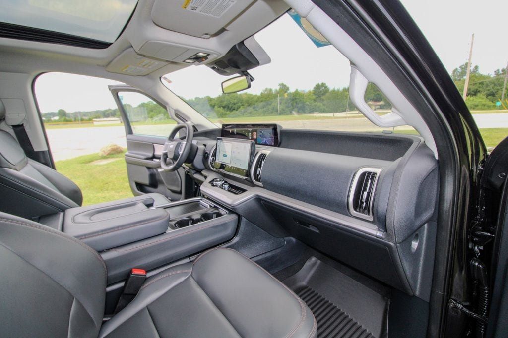 Used 2025 Ford Expedition Active AWD/4WD image 18