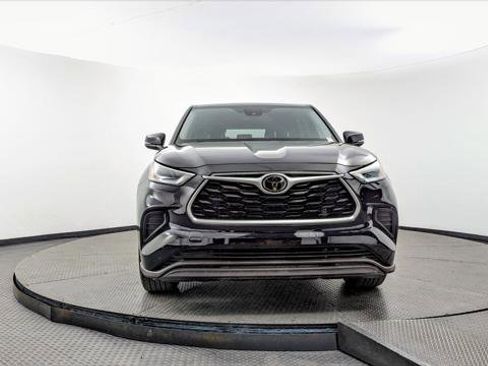 Used 2021 Toyota Highlander L image 12
