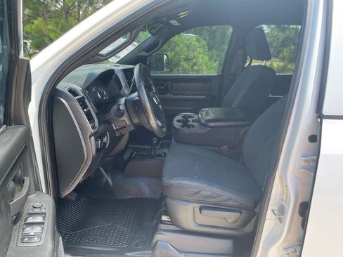Used 2022 RAM 2500 Tradesman w/ Chrome Appearance Group AWD/4WD image 9