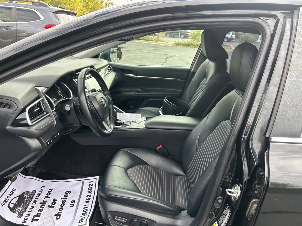 Used 2018 Toyota Camry SE w/ Convenience Package FWD image 16