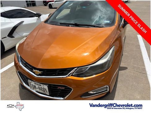 Used 2017 Chevrolet Cruze Premier FWD image 2